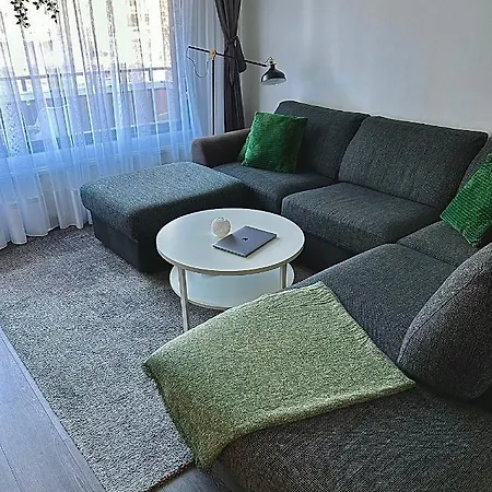 Modern Two Bedroom 아파트